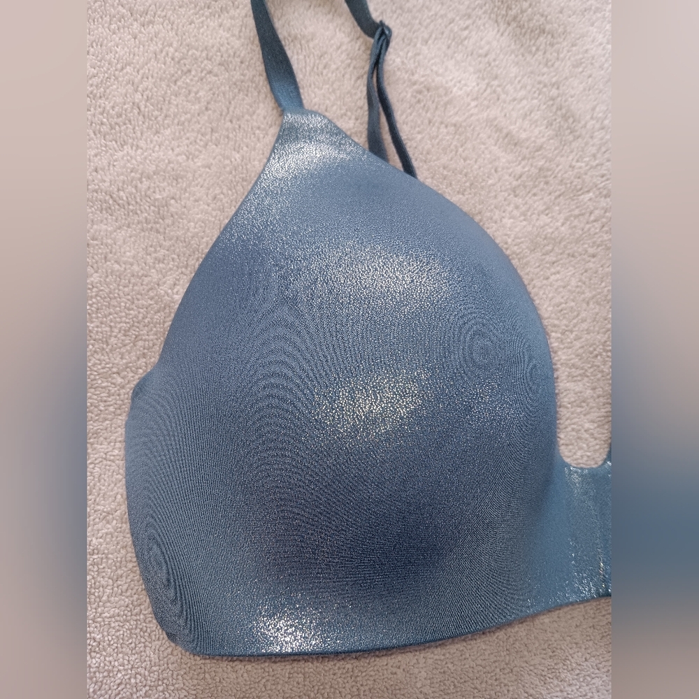 Victoria's Secret Blue Shimmer Metallic Bra. 32D. - Picture 4 of 12